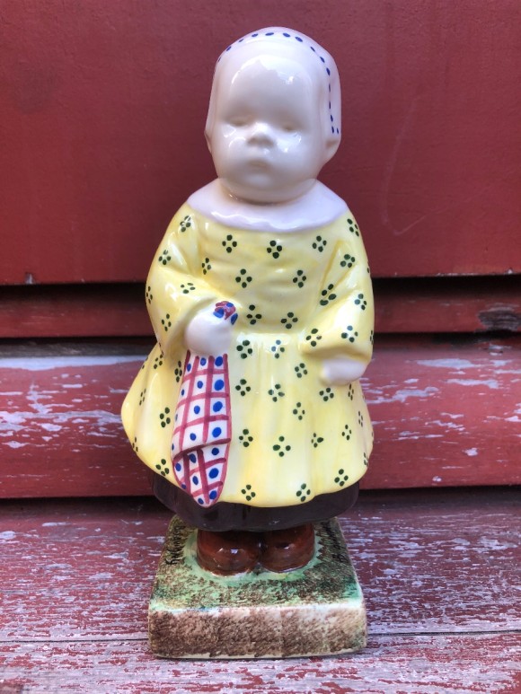 Bébé au mouchoir robe jaune 